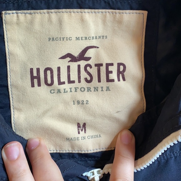 HOLLISTER RAIN JACKET - Picture 2 of 3